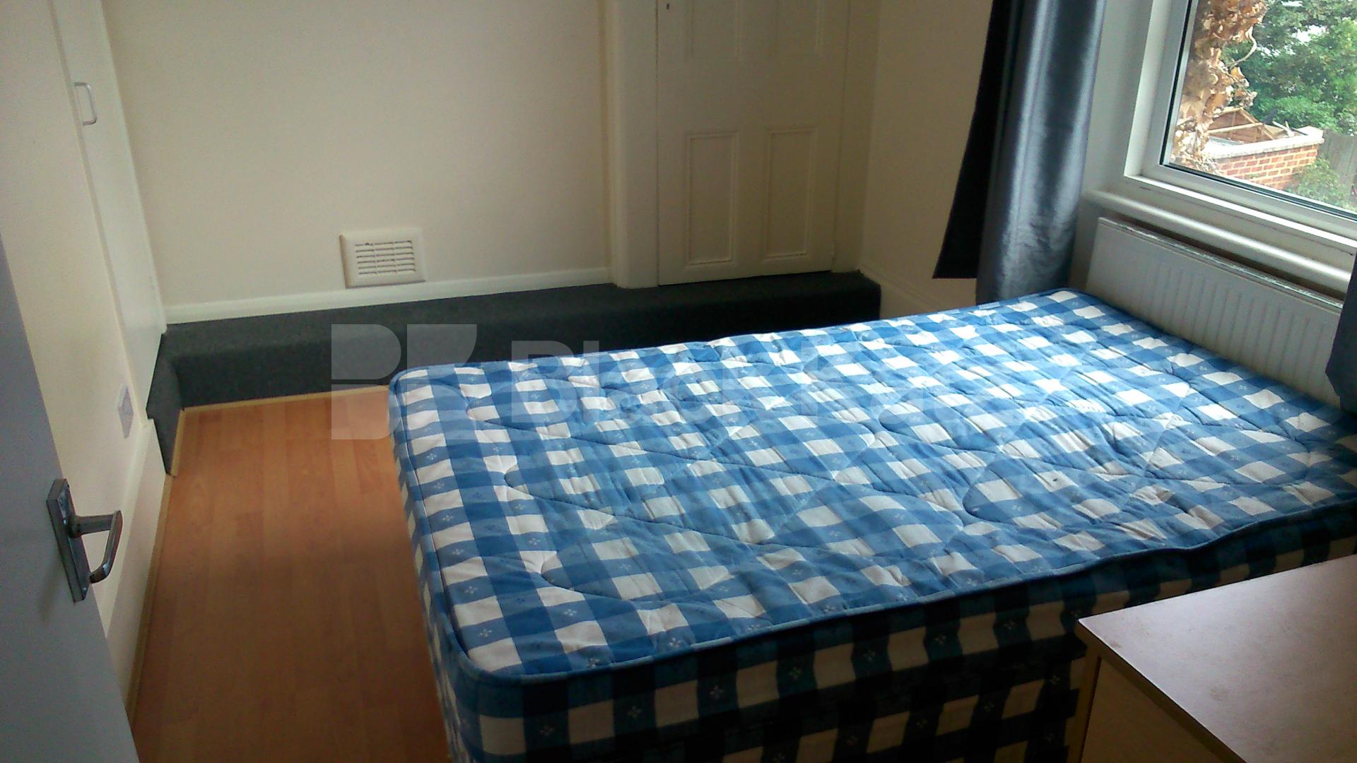 			NEW INSTRUCTION, 3 Bedroom, 1 bath, 1 reception Flat			 The Vale, Acton